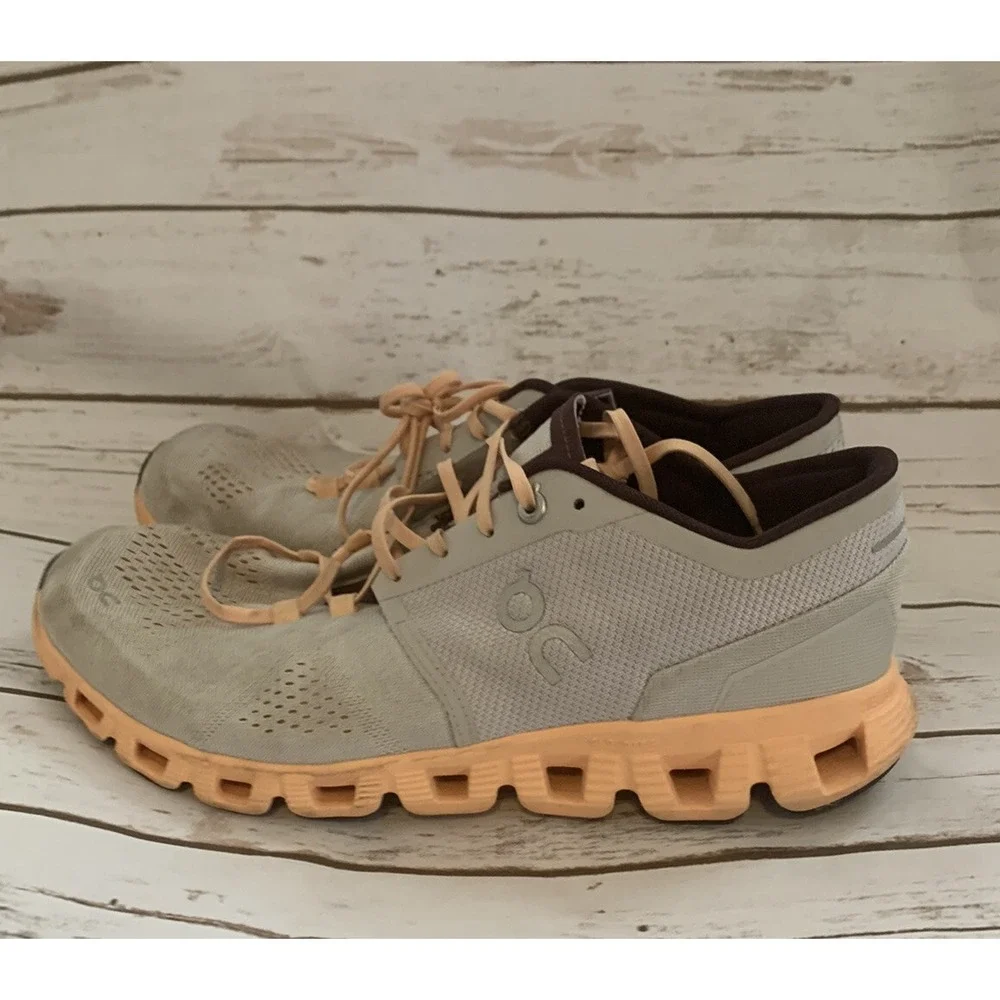 On Cloud X Helion Cloudtec Women's Low Top Running Shoes Size 10 Silver/Almond‎